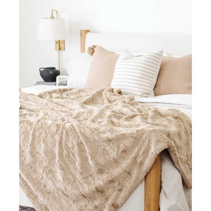 Saranoni Patterned Faux Fur Throw Blankets